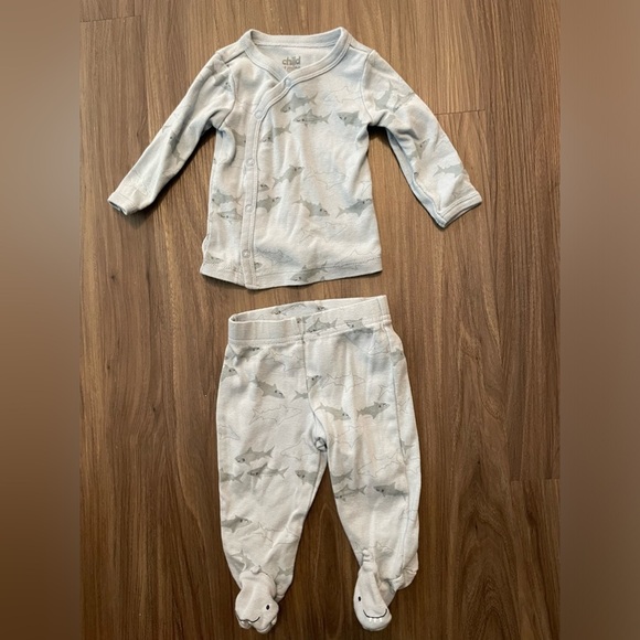 Carter's Blue and Gray with sharks Pajama Sets for Cozy Sleep size 0/3 M - Picture 3 of 4